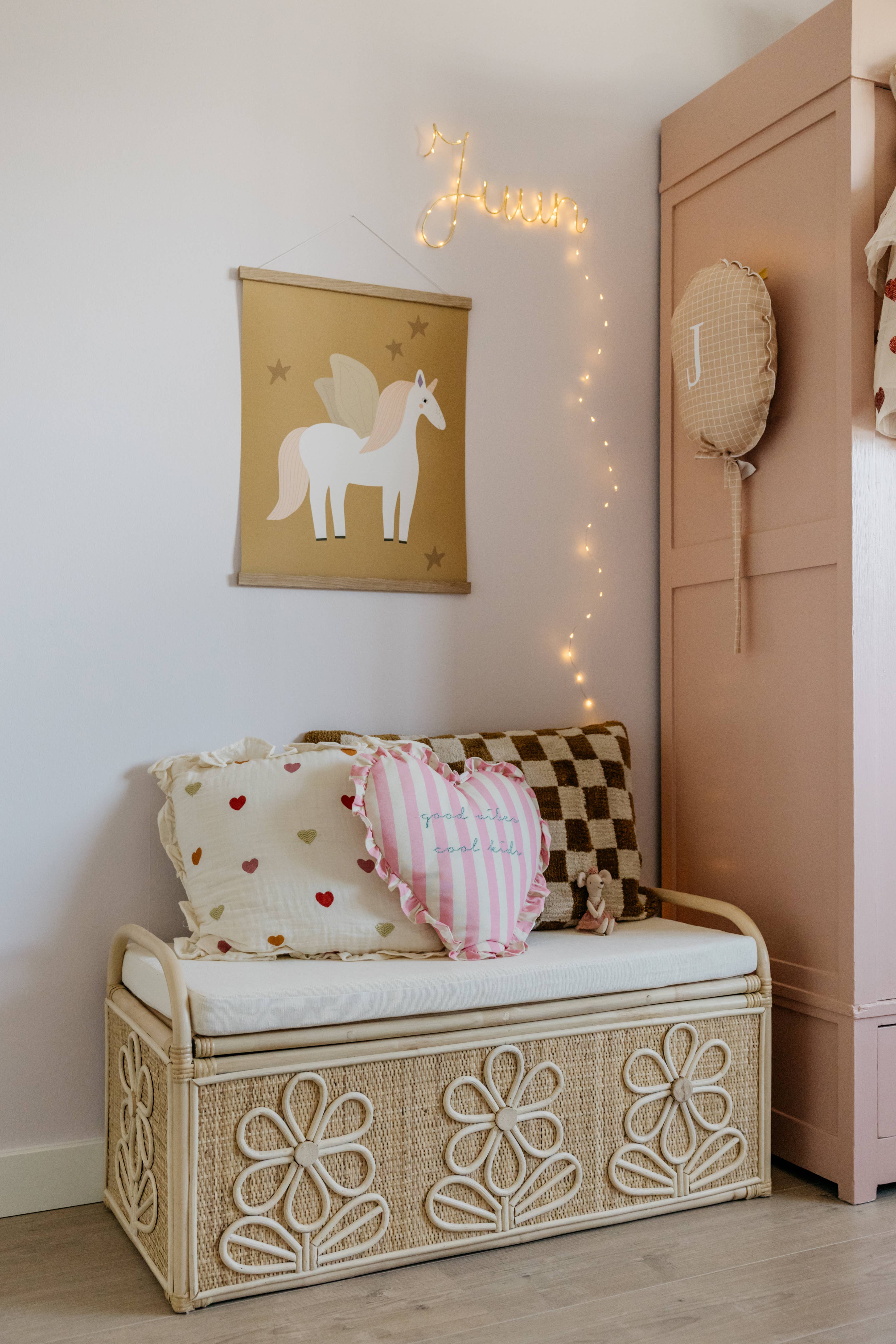 Little Otja - Wholesale Picture Frame - Magnetic Oak Poster Hanger, 50x702