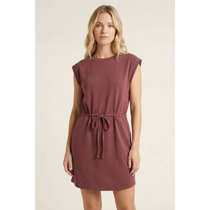 ROBE EN ÉPONGE UNIE À CORDON DE SERRAGE À LA TAILLE pour la vente par STACCATO