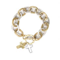 CROIX D'OR D'ARGENT HAWK pour la vente par Meghan Browne Style