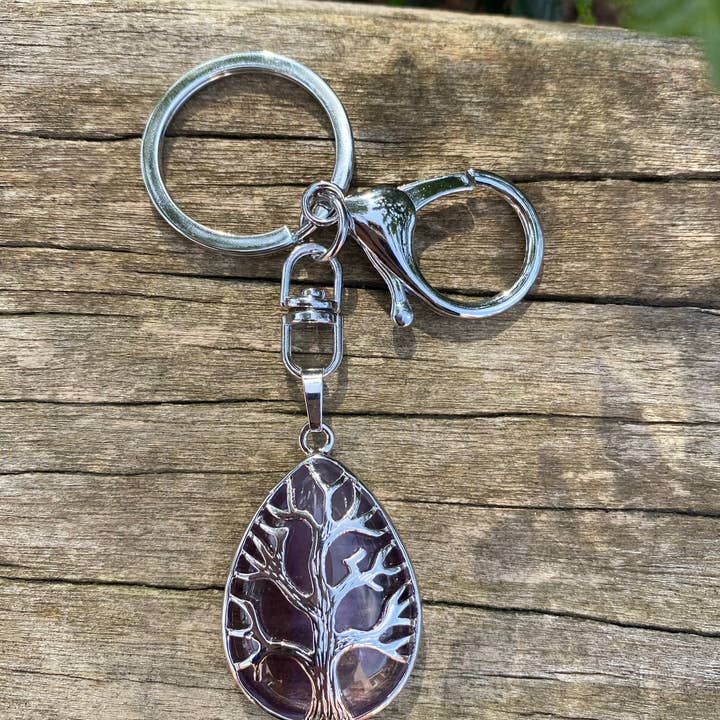 Nyckelring eller väsksmycke med livets träd i ametist för wholesale av Boutique Bohème