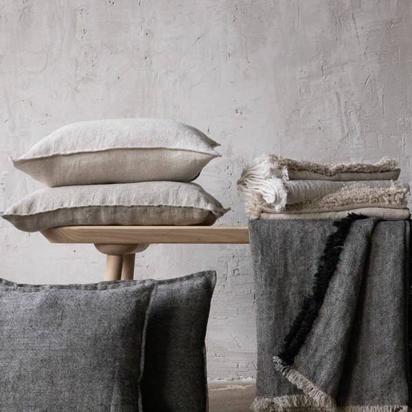 LinenMe – wholesale Throw pillow cover – Linen Cushion Cover Natural Black Rustico