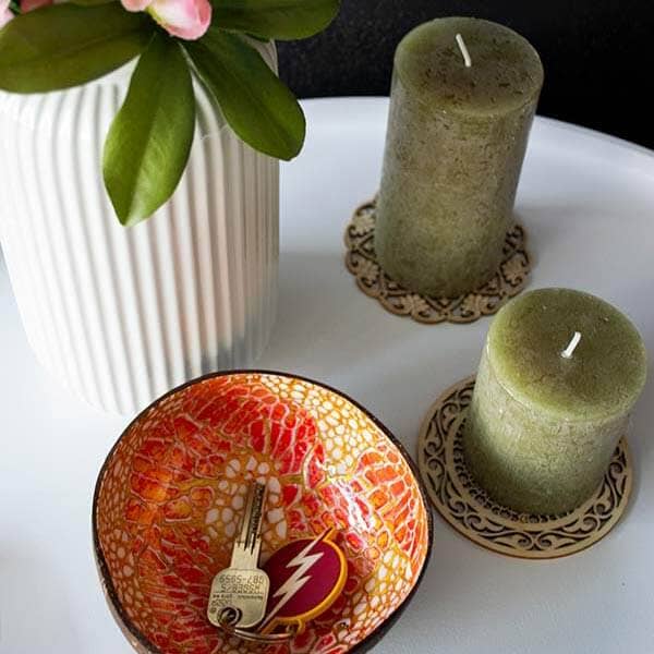 Kokosnussschale Rot / Gold für den Großhandel von Makapli