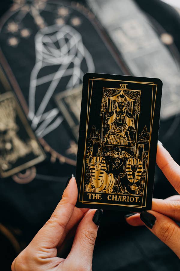 LA MUCI DESIGN - Venta al por mayor Cartas del tarot - Baraja de tarot Âme – cartas de tarot lujosas en negro y dorado7