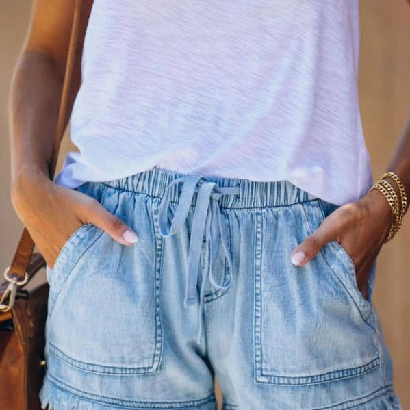 Shorts casual de mezclilla con cintura alta, cordón y flecos en 10 colores para venta al por mayor de UZ Wholesale Store