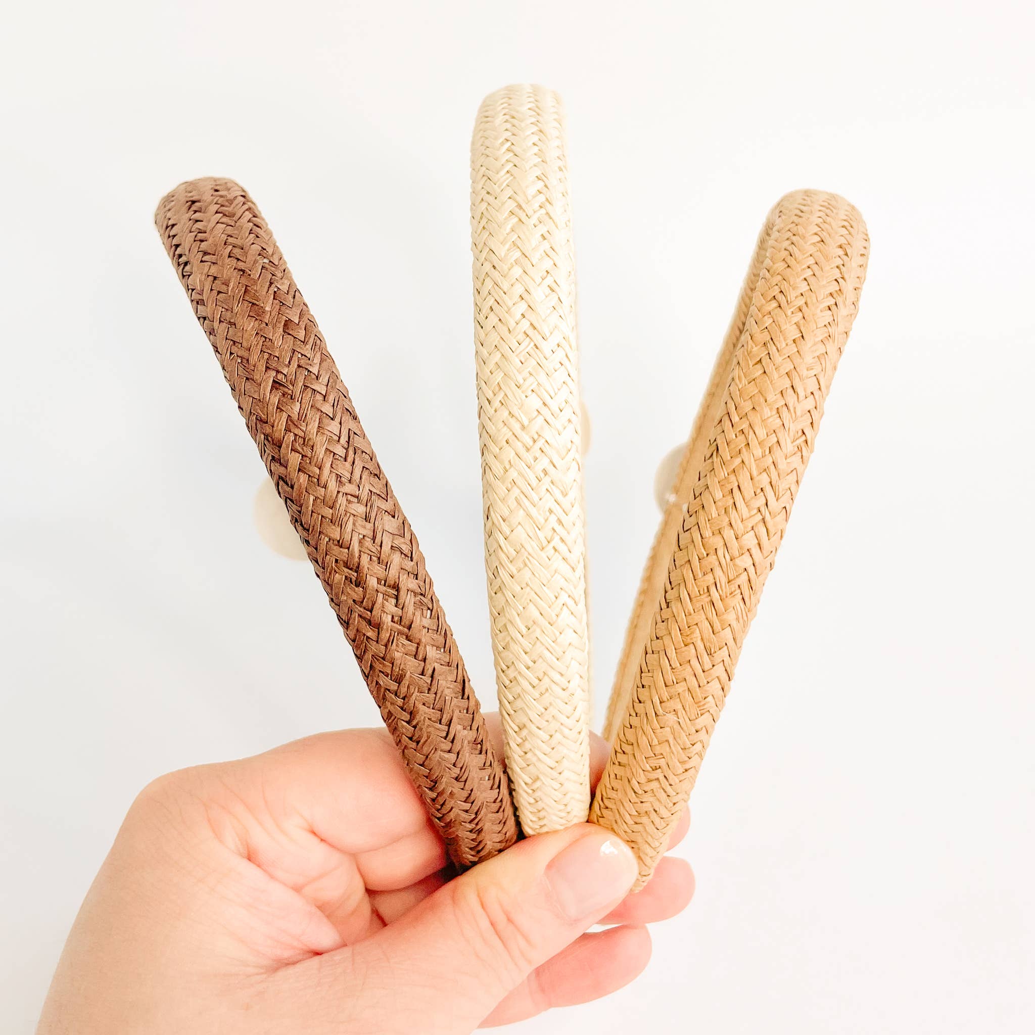 Assortito Cerchietto in paglia sottile in rattan naturale in vendita all'ingrosso su Faire3