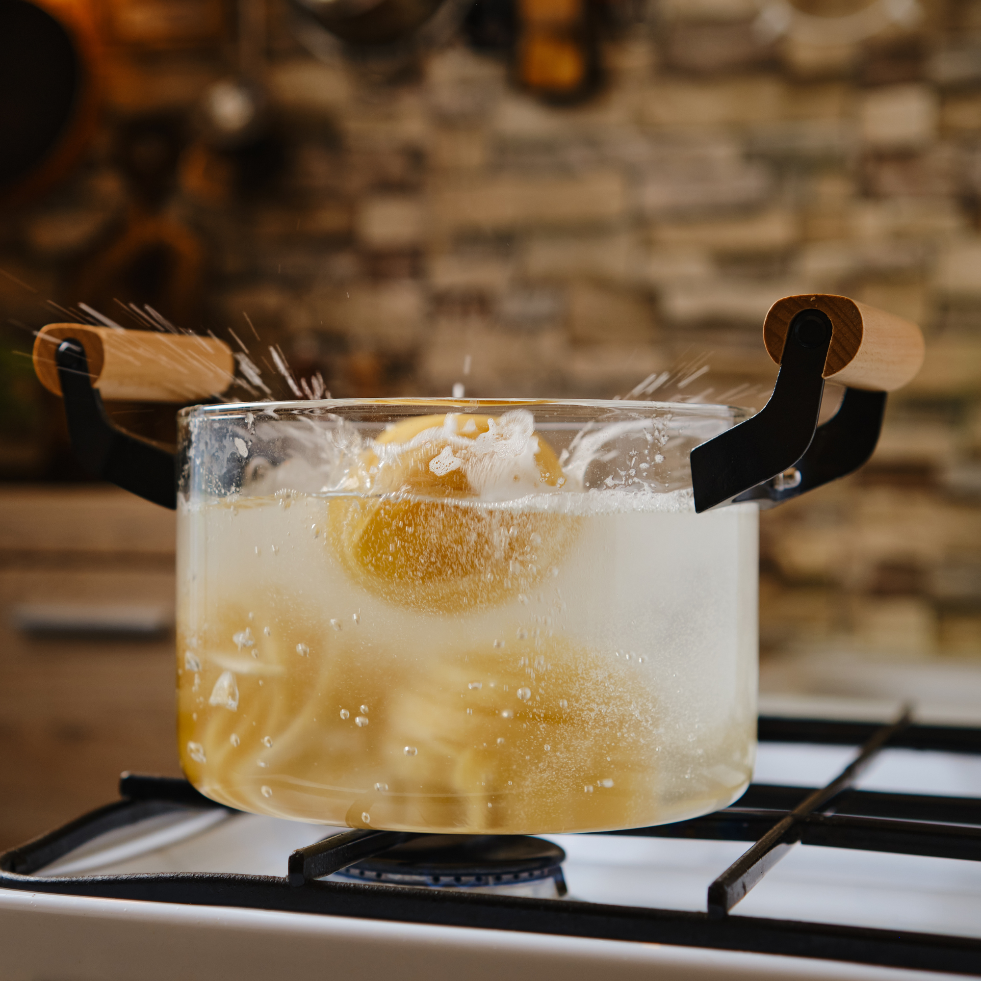 STP - Wholesale Cooking Pot - Heat-Resistant Glass Cooking Pot w/ Wooden Handles1