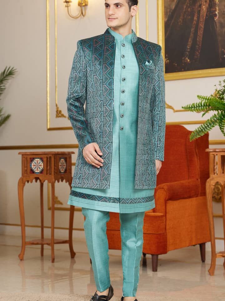 Grön Indo-västern kostym i konstsilke med lång kurta, jacka och byxor för män för bröllop - Trådbroderiarbete för wholesale av HATKE BRIDE
