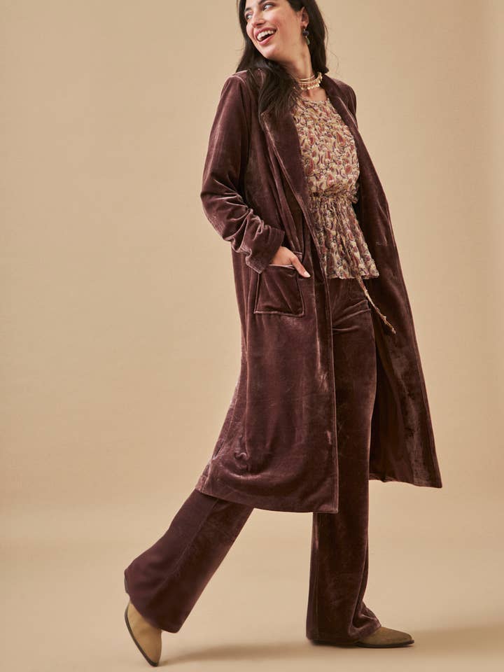 SE.LUMBA langer Samtmantel für den Großhandel von NKN Nekane