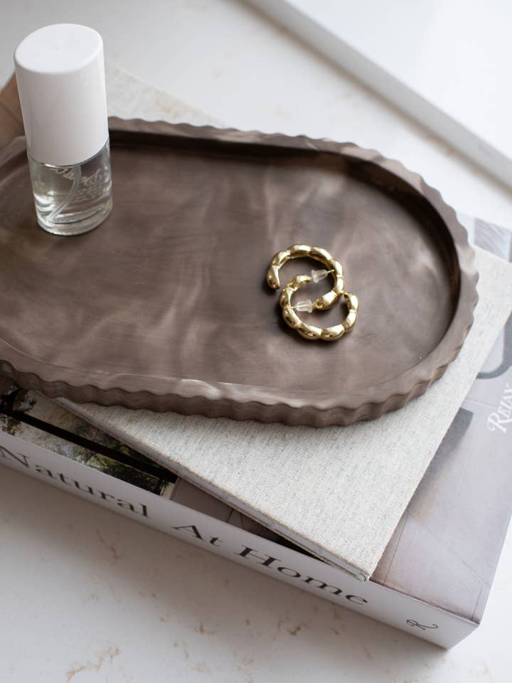 Flutet ovalt fad - Helligdagsdekoration for engroshandel hos Lynn & Liana Designs