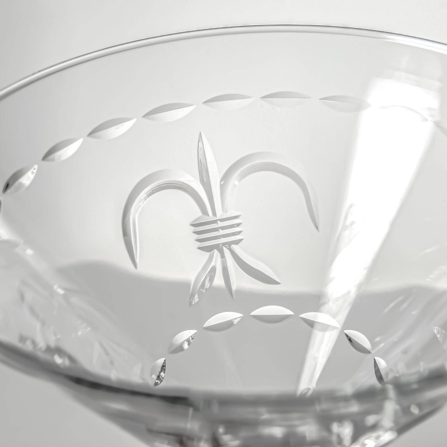 Rolf Glass - Wholesale Cocktail/Liquor Glass - Fleur De Lis Martini Glass 10oz2