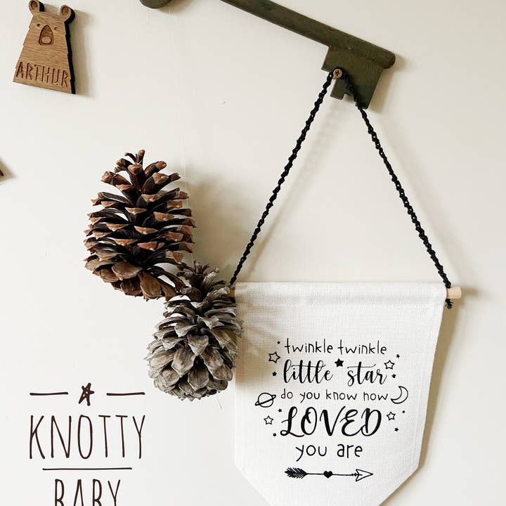 Twinkle Little Star How Loved You Are Wandhangend Linnen voor wholesale door Knotty_baby