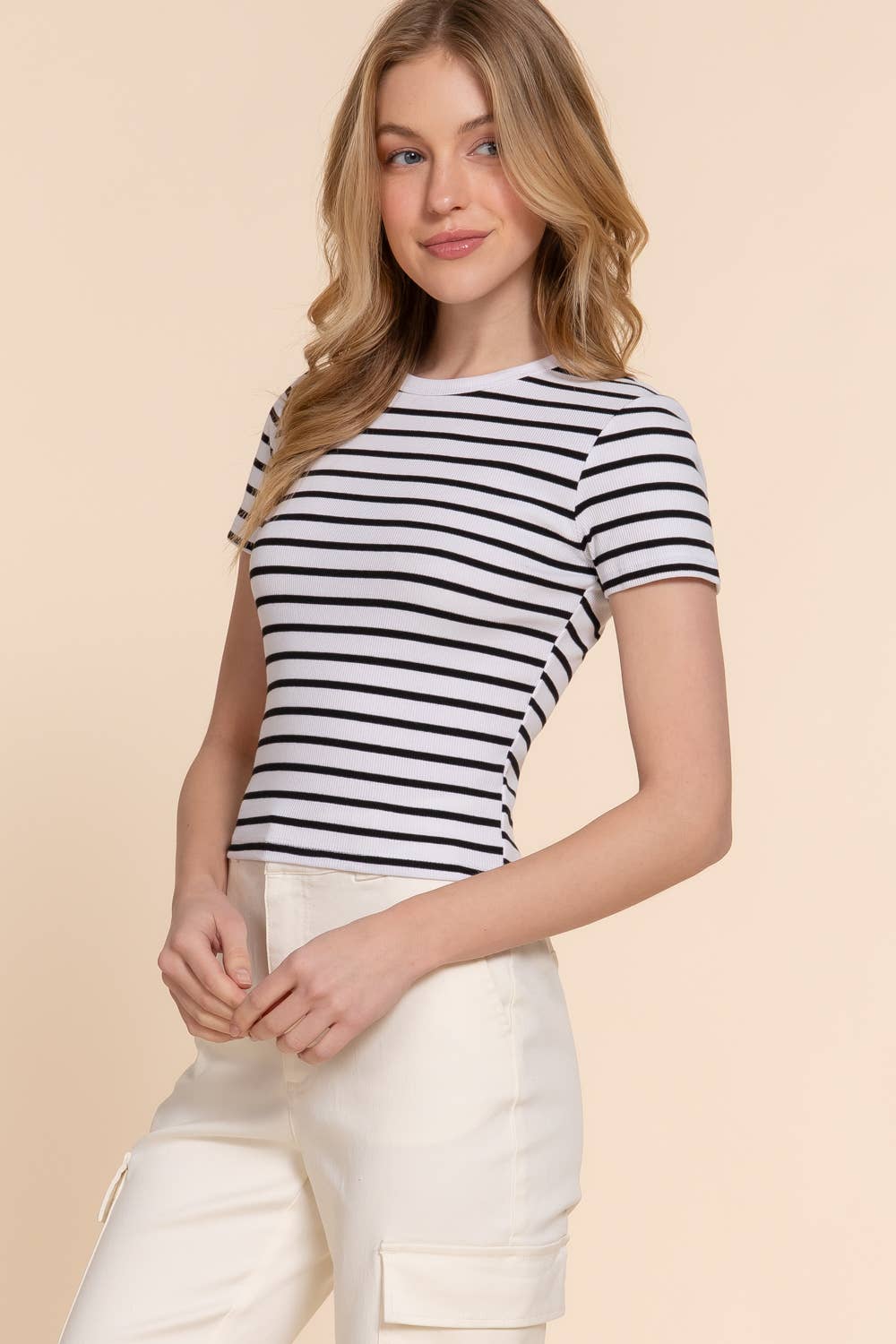 Active Basic | Active USA - Vendita all'ingrosso Top in maglia - Donna - Top a righe in cotone a costine con maniche corte e collo rotondo10