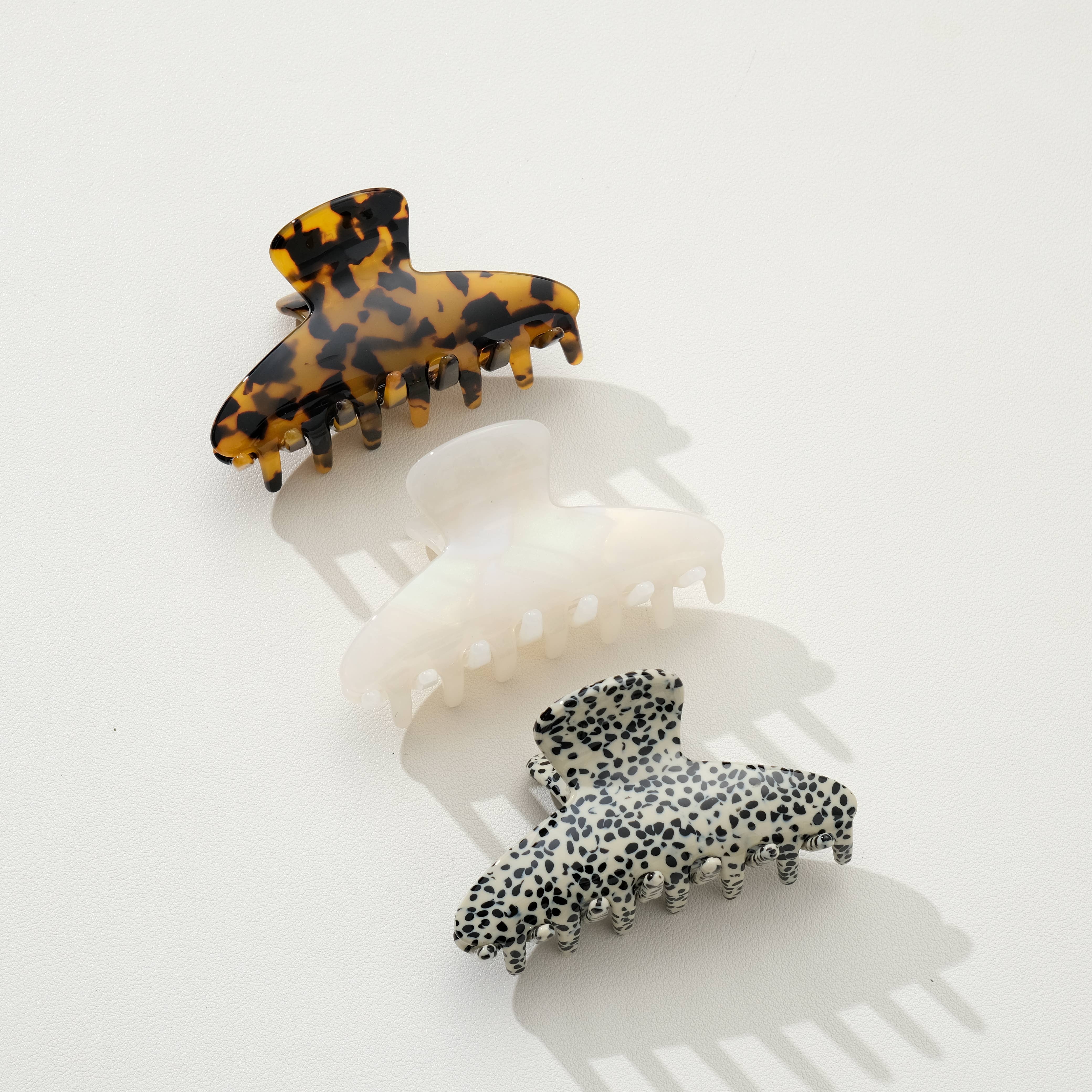 Assorted Adrienne Core | Medium Classic Curved Claw Clip for wholesale on Faire4