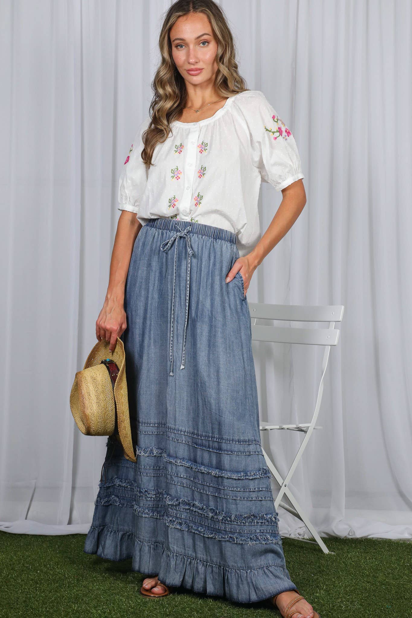 Vine & Love - Wholesale Skirt - Women's - Ruffle Frayed Hem Chambray Casual Western Maxi Skirt VS831517