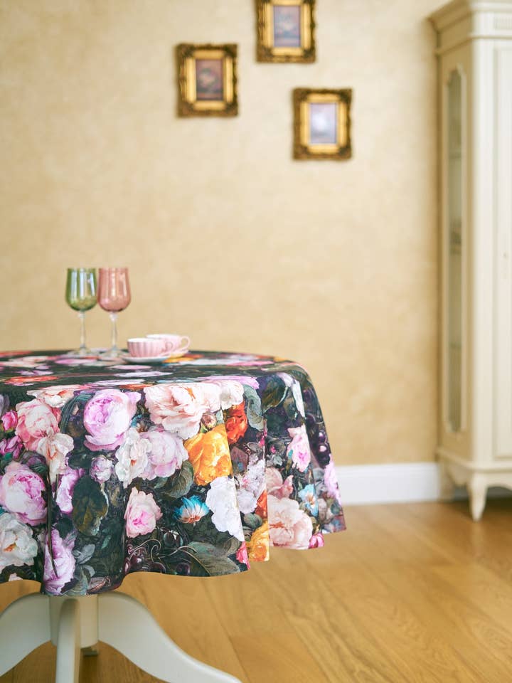 Round Tablecloth, Dark Floral 100% Cotton, Printed | Francin for wholesale by Hortensias Home