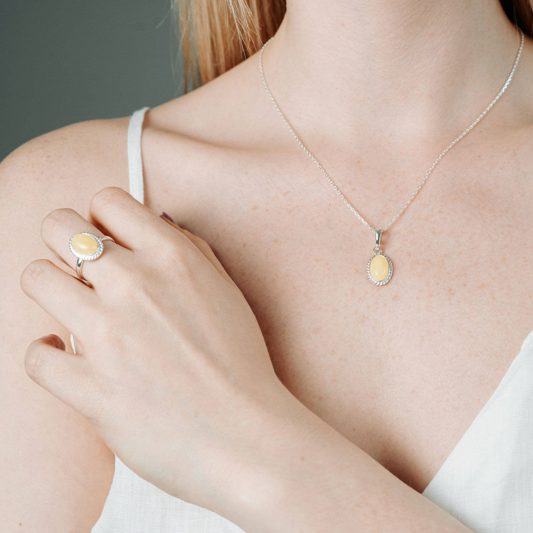 Marcin Waryszak – Colar pingente/pendente por atacado – Colar Pendente Âmbar Egg Yolk Baltic Colar Pendente Âmbar Oval5