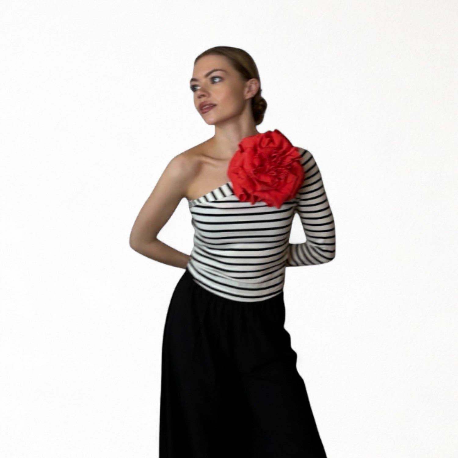 London Atelier Byproduct - Vendita all'ingrosso Camicetta - Donna - Top a righe con una manica e spilla a forma di fiore rosso1