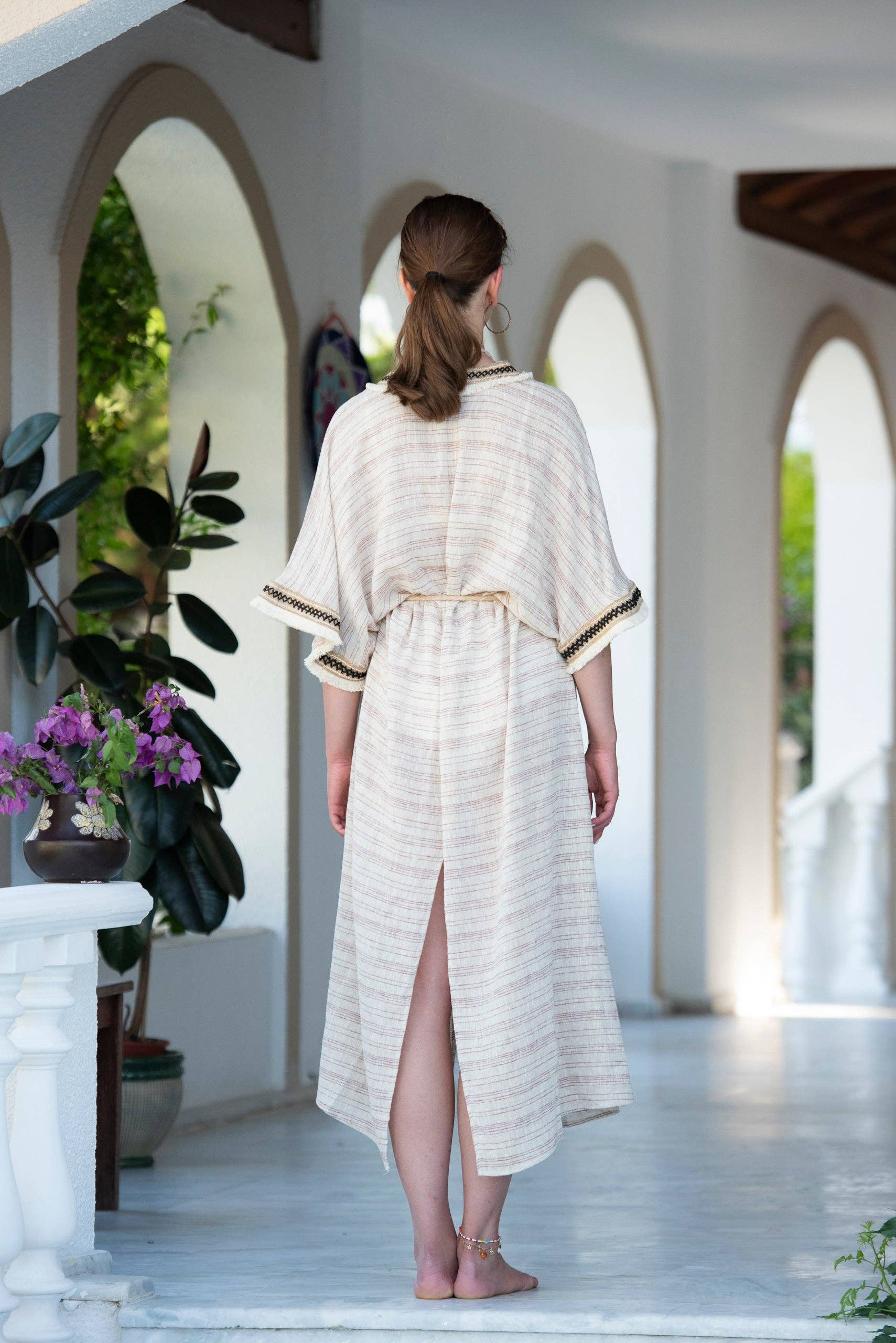 Laluzza S.L. – Großhandel Kaftan – Damen – Fließender Leinen-Kaftan7