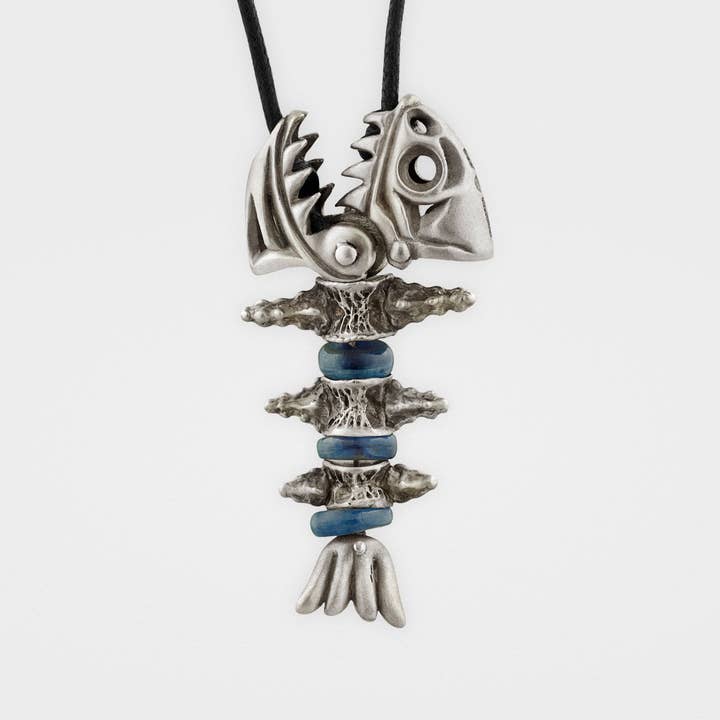 Pendentif squelette Piranha pour la vente par Snake Bones