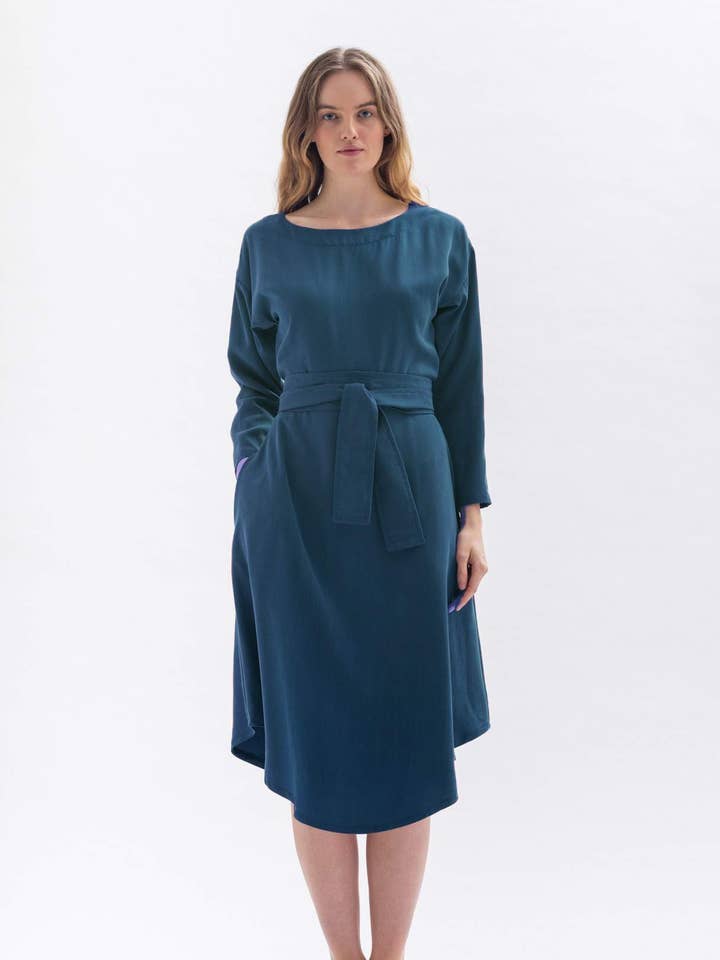 Robe midi verte en tencel « DIA-NAA » pour la vente par Studio Hertzberg