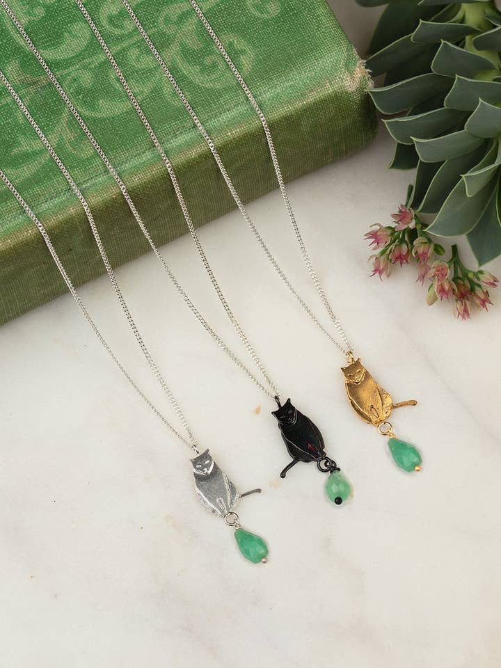 Pingente de gato sentado com Briolette por atacado de Amanda Coleman Jewelry