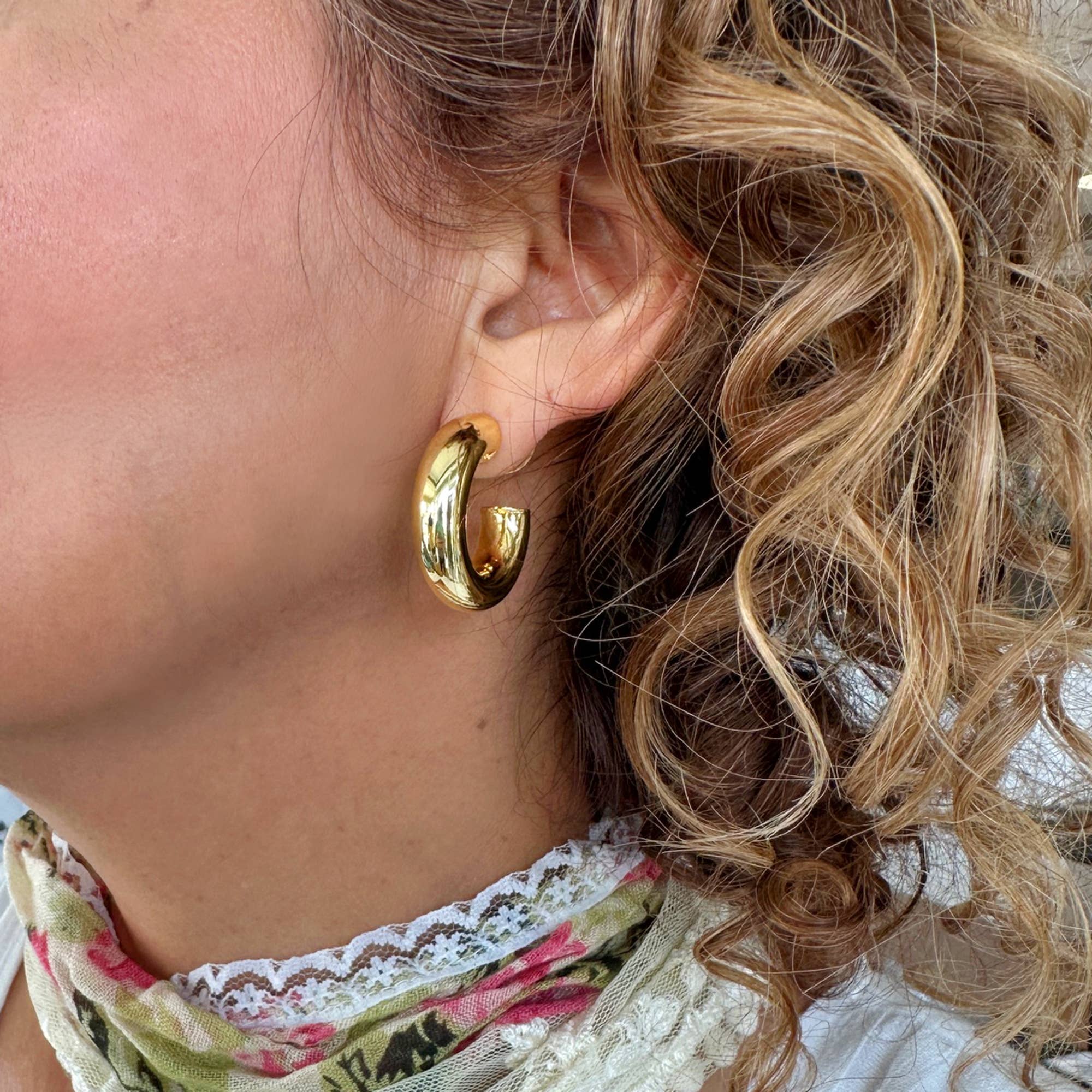 Betty Carré - Wholesale Hoop Earrings - LISO HOOP EARRINGS1