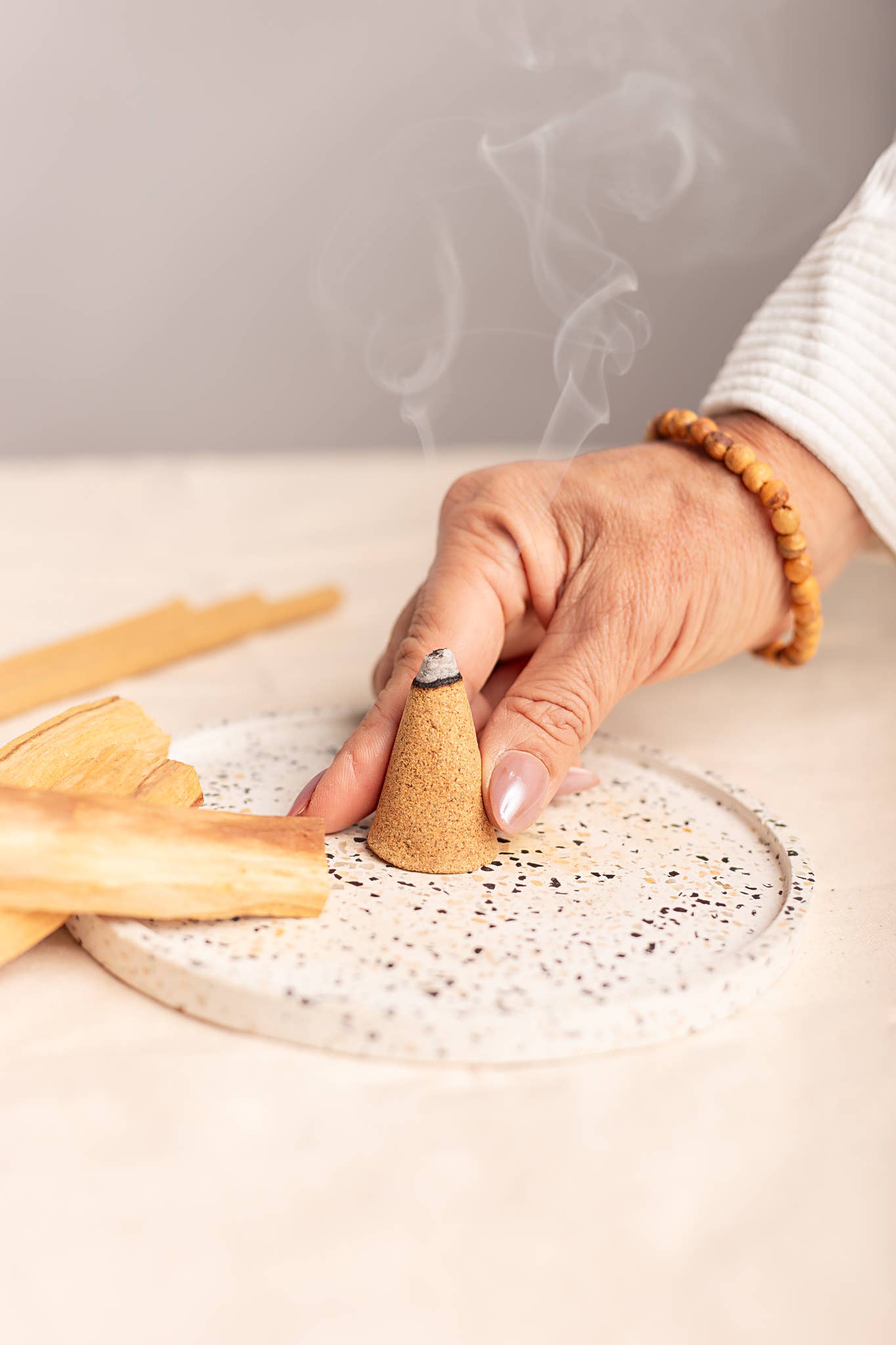 Zoe Artcrafts Corp. – Engroshandel Røgelse – Røgelseskegler Palo Santo i løs vægt Peru naturlig premium smudging2