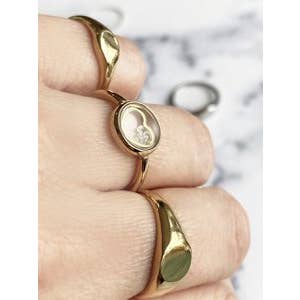 Charmin's Ringen - Wholesale Signet Ring - R978 Petite Round Gold Signet Ring4