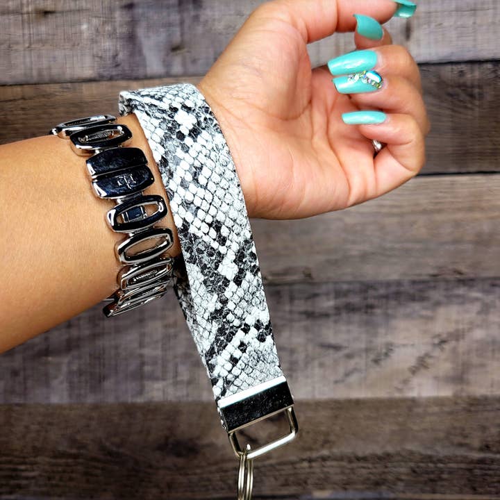 Schlüsselanhänger aus Kunstleder mit Sneak-Print | Handgelenktasche | Zubehör für den Großhandel von Niccolagio