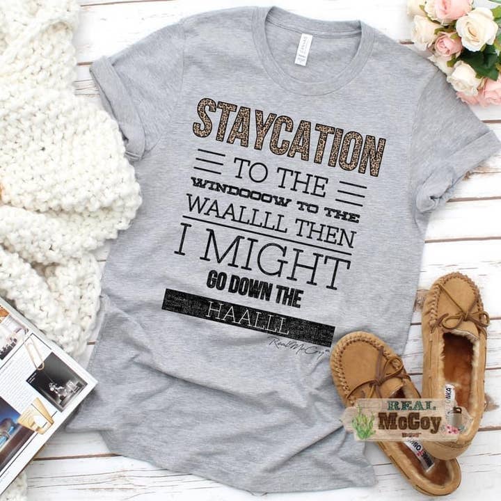Staycaction Tee for engroshandel hos Real McCoy Mercantile, LLC