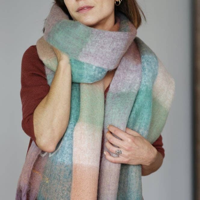 Studio Hop – wholesale Scarf – Women's – Colour Block Chunky Squares Check Blanket Scarf1