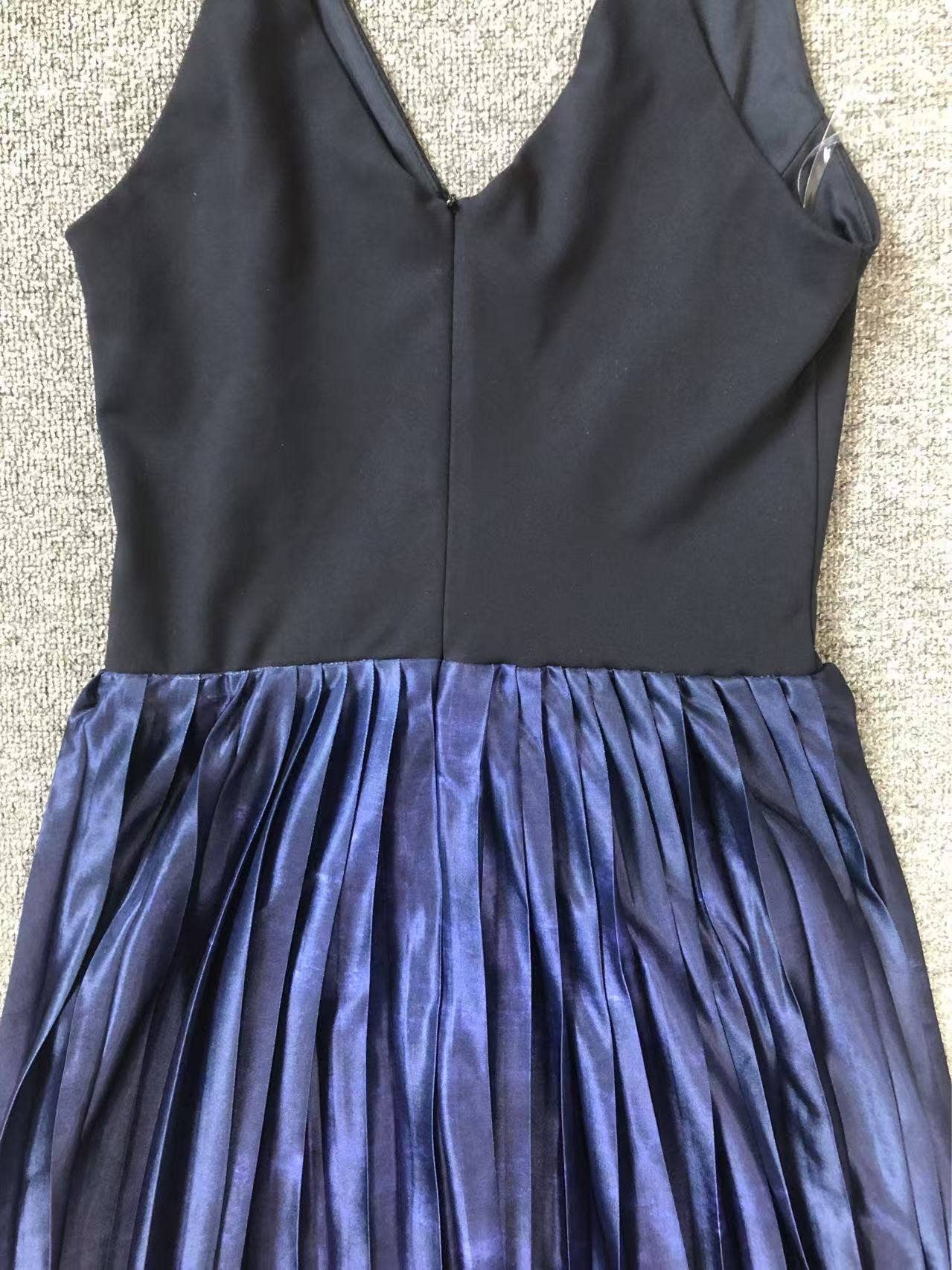 Flerfärgad DR355 Gradient veckad swing aftonklänning med djup V-hals för wholesale på Faire13