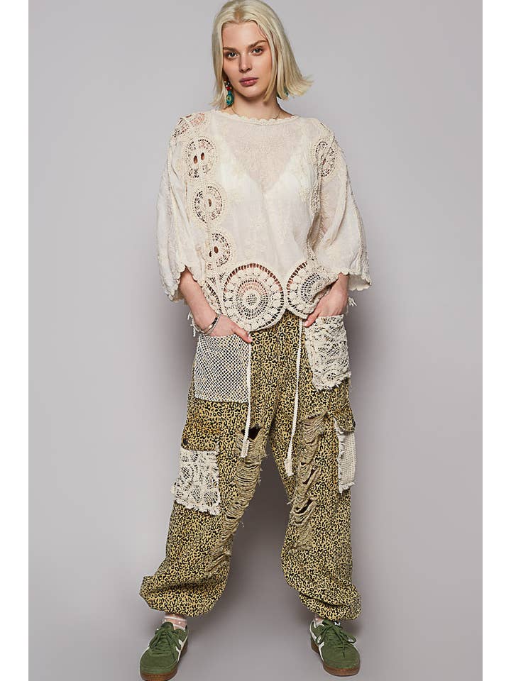 NATUREL Haut à manches courtes avec broderie florale et col rond en vente sur Faire7