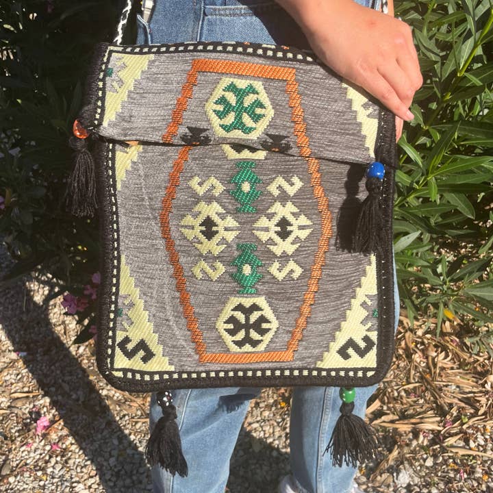 Ancient Wisdom – wholesale Crossbody bag – Women's – Pale Grey Kilim Messenger Festival Bag