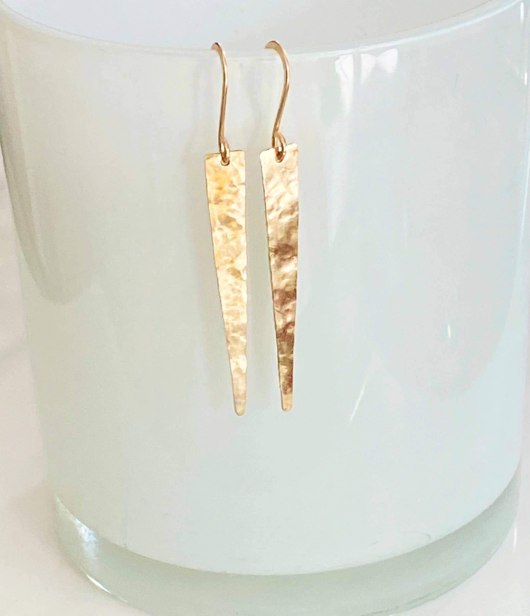 Bonnie Boardman Jewelry – Engroshandel Hængeøreringe og creoløreringe – Hånd cut guld spike ørering2