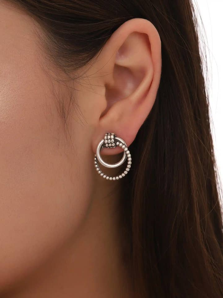 Orecchini a bottone testurizzati placcati in argento Sterling 925 K. per la vendita all'ingrosso da parte di Hadley Jewelry