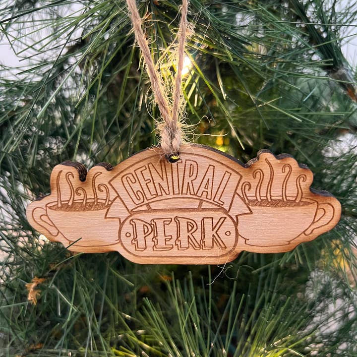 Decorazione natalizia in legno Central Perk (FRIENDS) per la vendita all'ingrosso da parte di Tree YoSelf