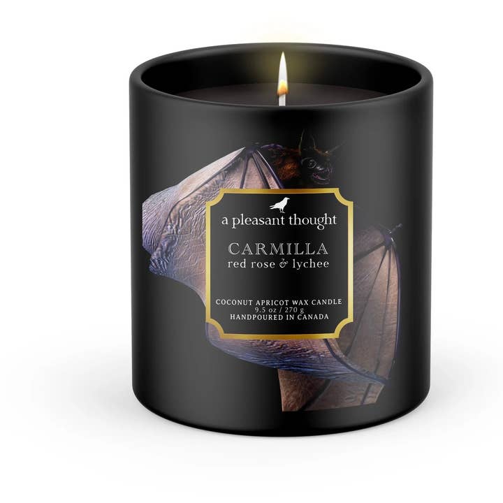 A Pleasant Thought - Venta al por mayor Velas en tarros - CARMILLA | ROSA ROJA Y LICHI | VELA DE CUERVO