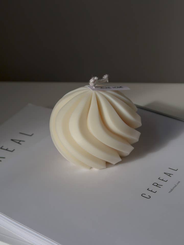 Swirl sphere soy candle | Swirl spiral sphere candle for wholesale by Jeune Home