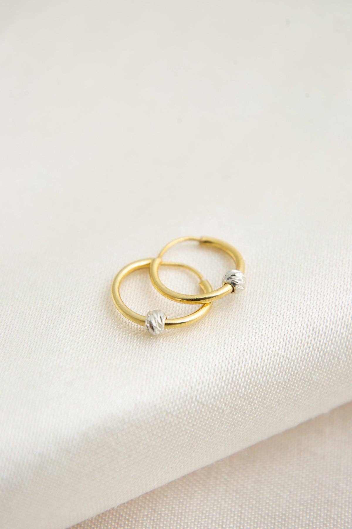 Volenia Silver – wholesale Hoop earrings – Women's 925 Sterling Silver Doric Detail Hoop Earrings2