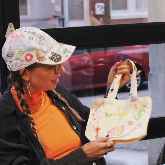 Holly Simple – Großhandel Basecap – Damen – Kundenspezifischer Doodle Art Dad Hut1