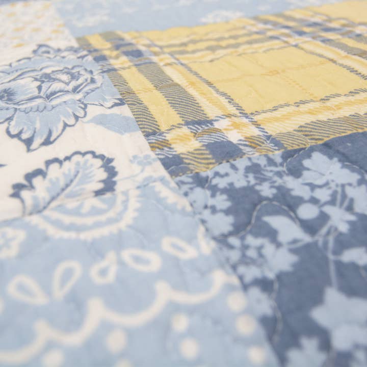 American Heritage Textiles - Wholesale Quilt - Donna Sharp Spring Flowers Quilt Set