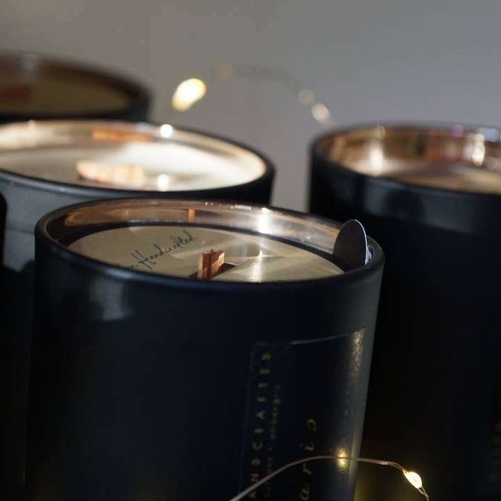 Earthglow - Wholesale Jar/Filled Candle - Cancún | 8.25 oz Black/Gold Luxury Beeswax Coco Creme Candle