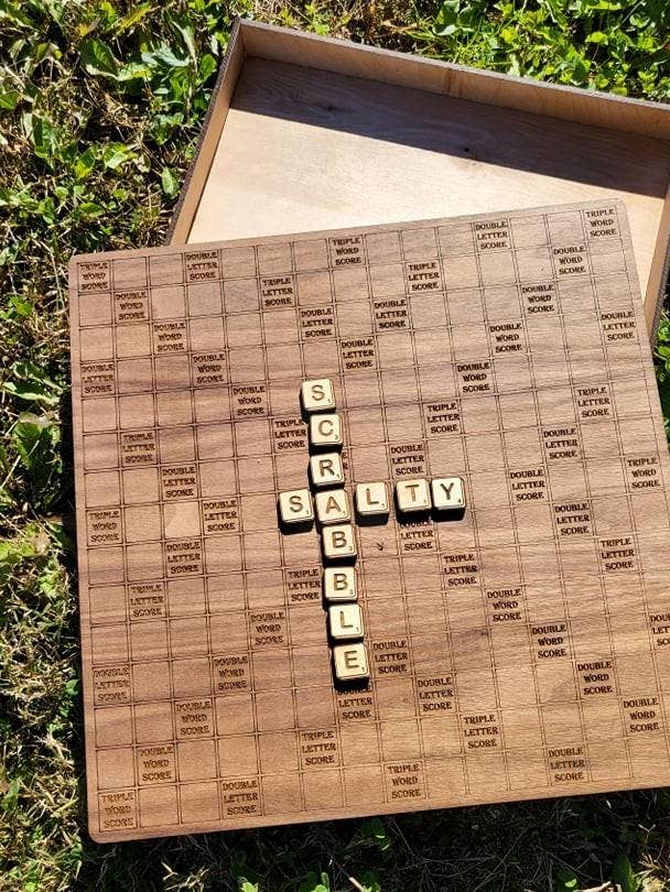 Scrabble - Bordspel met lasergesneden hardhoutfineer voor wholesale door The Salty Lick Mercantile