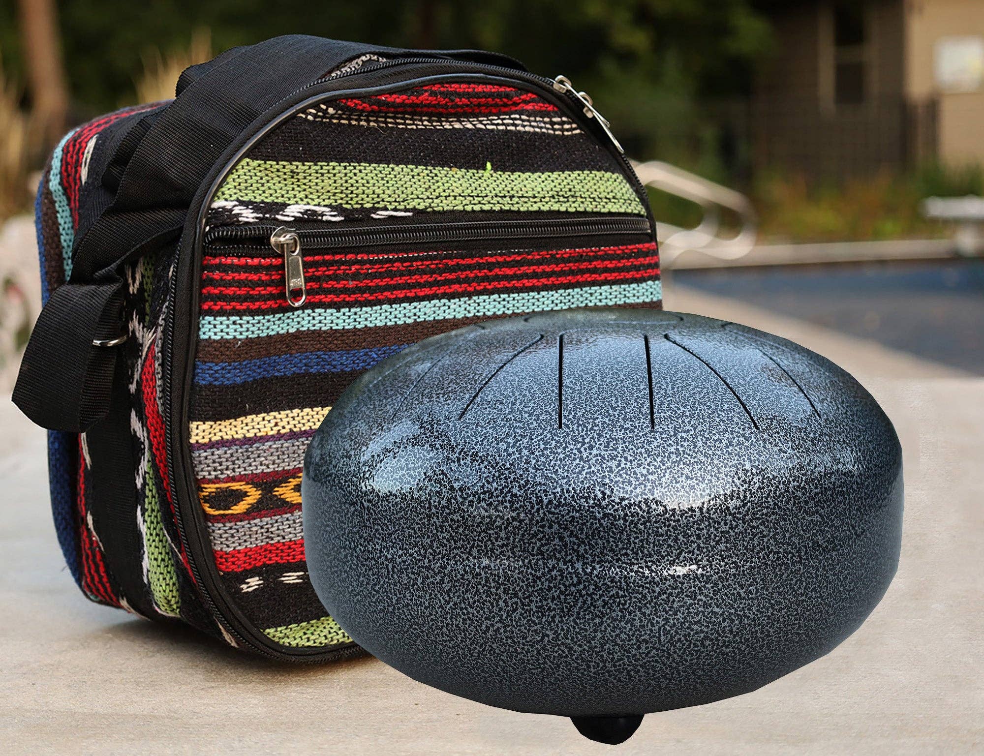 Lungta Imports - Wholesale Muziekaccessoire - Stalen tongtrommel 11 noten 10 inch tankdrum, handpandrum, chakra-drum, percussie met gewatteerde reistas en hamers10