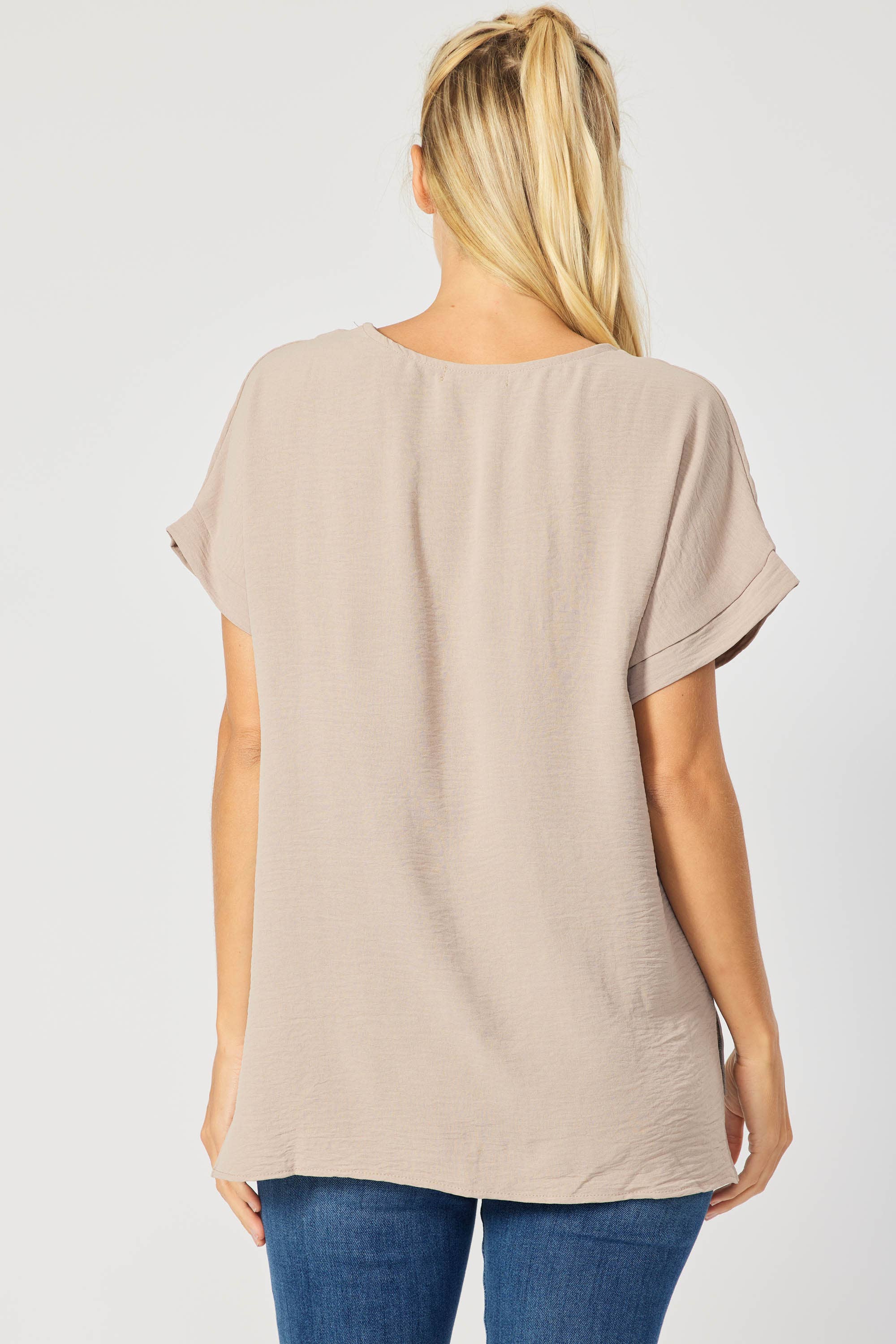 FSL Apparel - Vendita all'ingrosso Camicetta - Donna - ST3280 - TOP IN TESSUTO CON SCOLLO A V A MANICA CORTA, VESTIBILITÀ COMODA 30