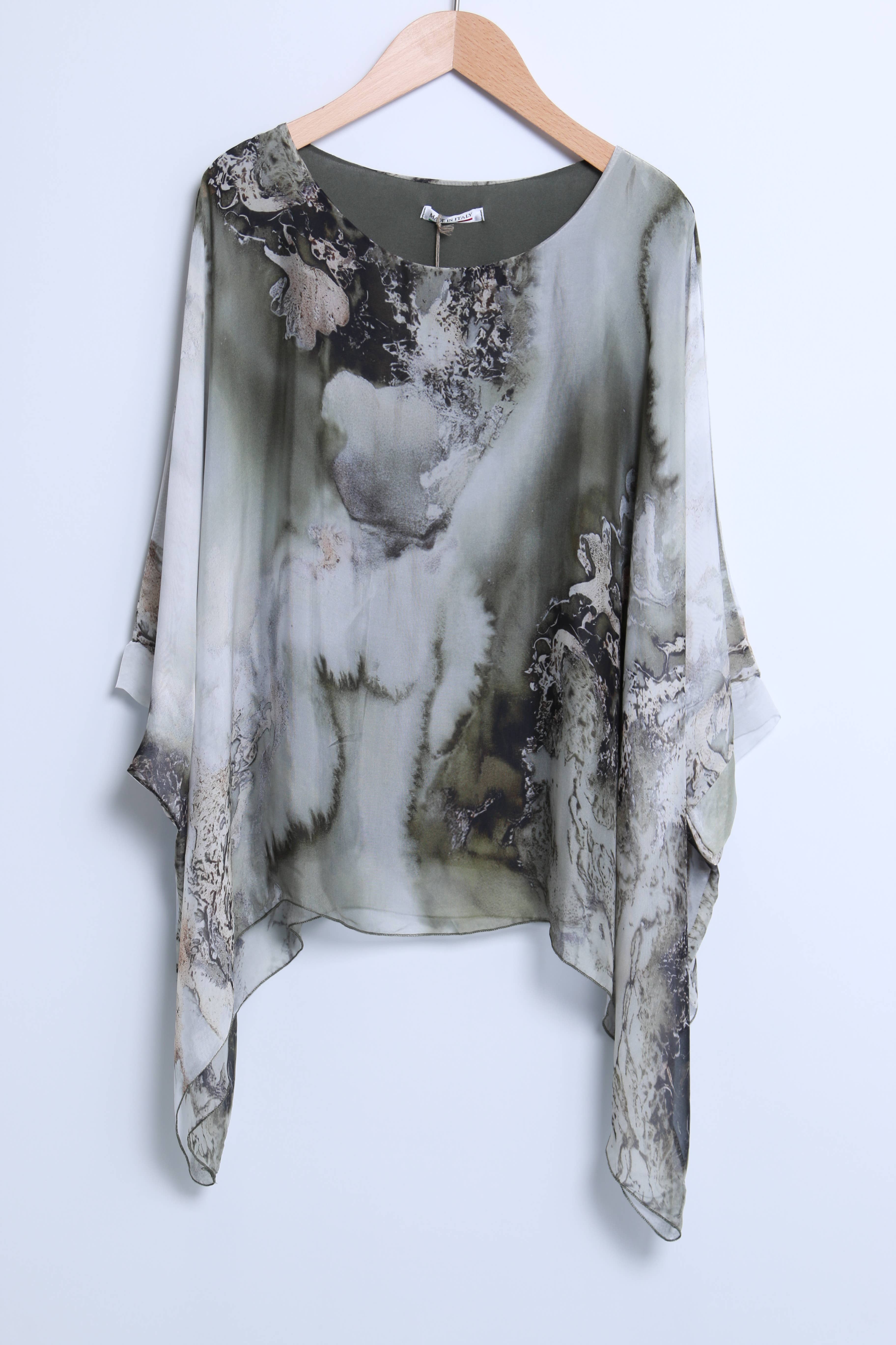 Shyloh - Wholesale Blouse - Dames - Asymmetrische top van soepelvallende zijde met digitale verloopprint22