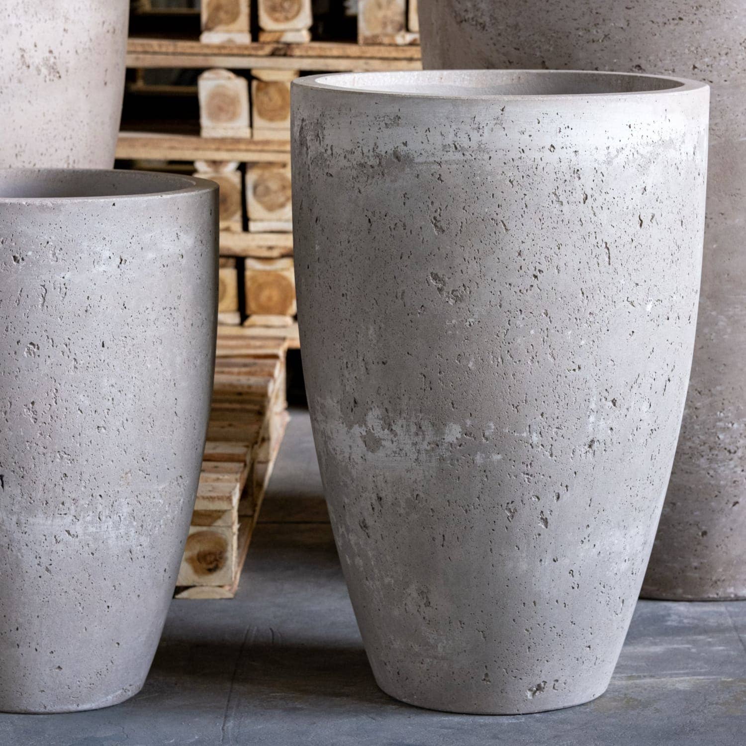 Jobu Home – wholesale Plant pot – Vessara | Truffle – 100cm XXL Tall Concrete Planter – 172L Round Plant Pot1