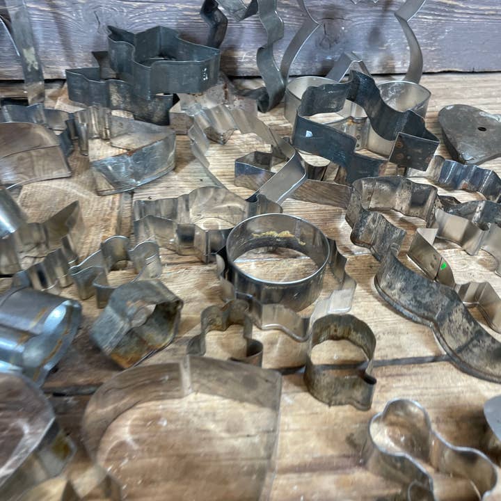 My Amigos Imports - Wholesale Cookie Cutter - Vintage Old Cookie Cutters-Farmhouse-Tin Cutter-ER-Assorted5