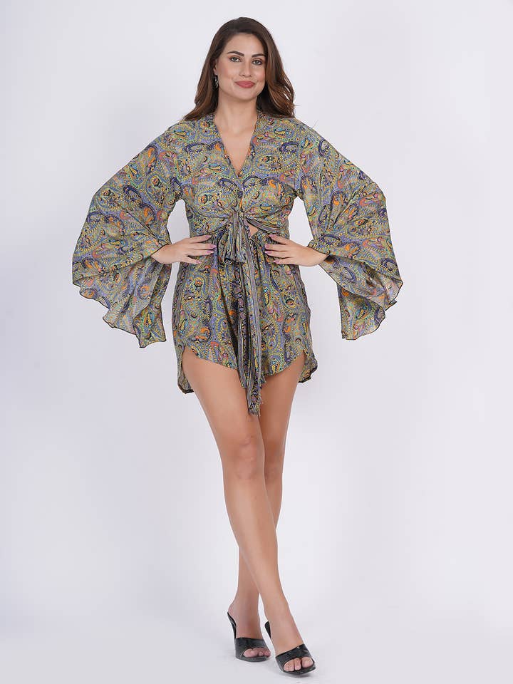 Tutina da donna con maniche lunghe a campana, lunghezza mini, nodo annodato per la vendita all'ingrosso da parte di Wevez